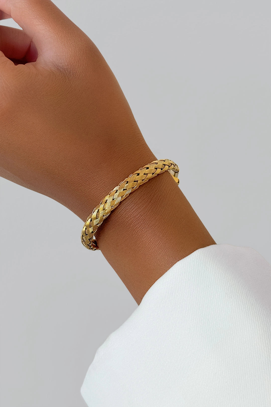 Timeless gift for her – Sail Elegant stainless steel bracelet styled with everyday elegance