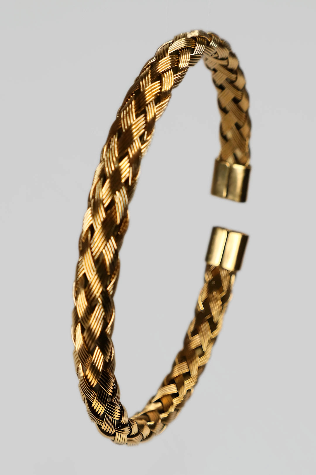 Fine jewelry Sail Elegant stainless steel bracelet – timeless custom piece with sleek design